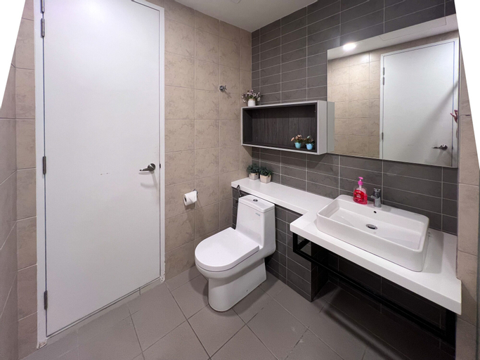 Bathroom 10