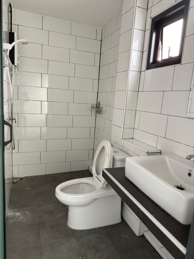 Bathroom 2, Phunphin Station, Phunphin