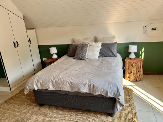Others 5, Cosy City Cottage, Gaborone