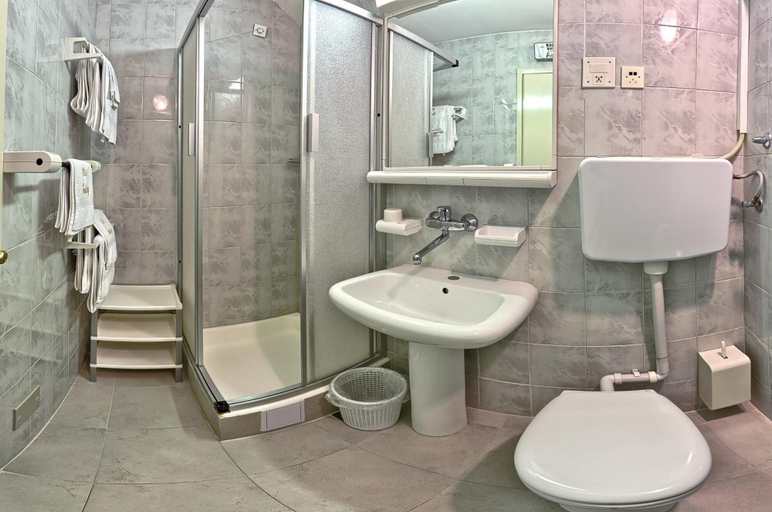 Bathroom 3, Villa Šoulavy, Kaštela