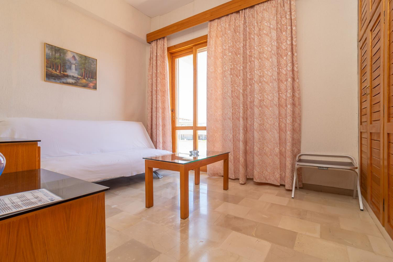 Others, Hotel Elman, Crete
