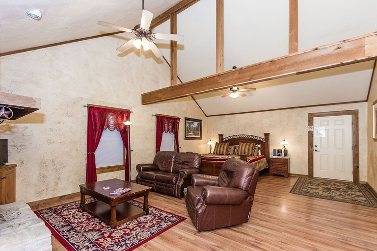 Living room 3, Avalon Studio Bedroom Cottage by RedAwning, Gillespie