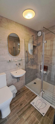 Bathroom 3, Victoria Park Lodge, Warwickshire