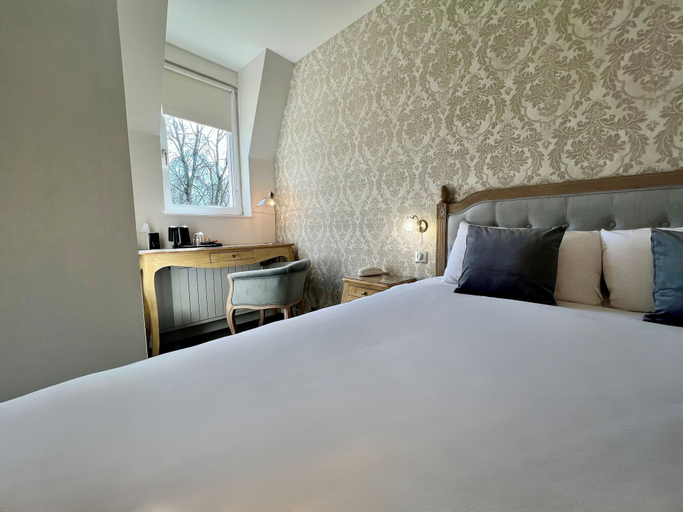 Bedroom 3, Chateau de Challanges, Côte-d'Or