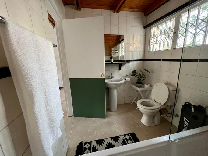 Others 3, Cosy City Cottage, Gaborone