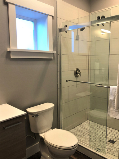 Bathroom 4, Blue Elk Inn, Chelan
