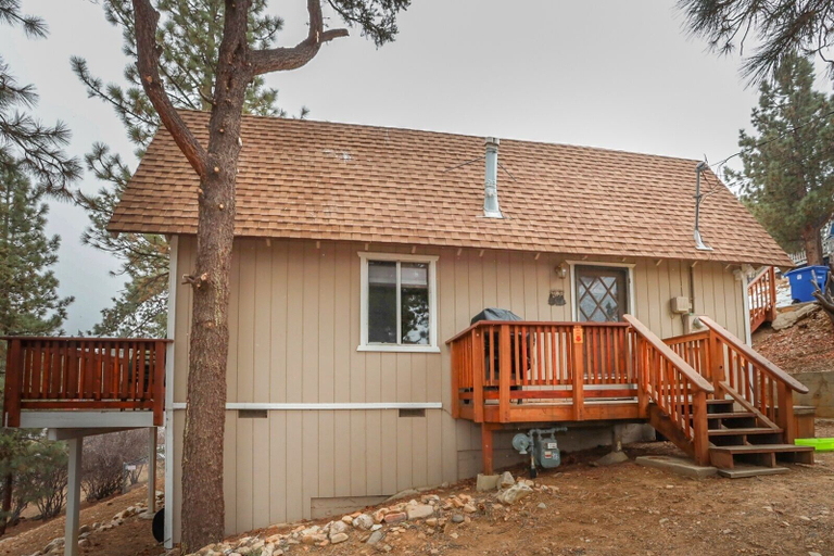 Exterior & Views 1, Maple Hill Lodge 2 Bedroom Home by RedAwning, San Bernardino