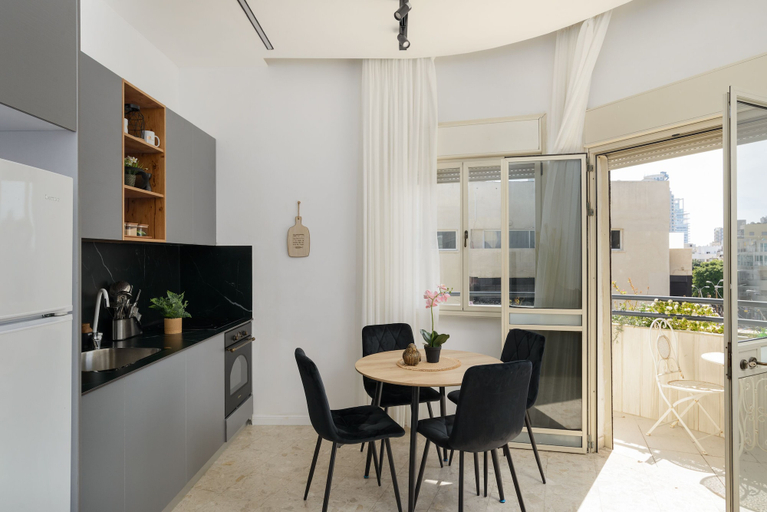 Others 4, Bauhaus 2BR with Sea View by FeelHome