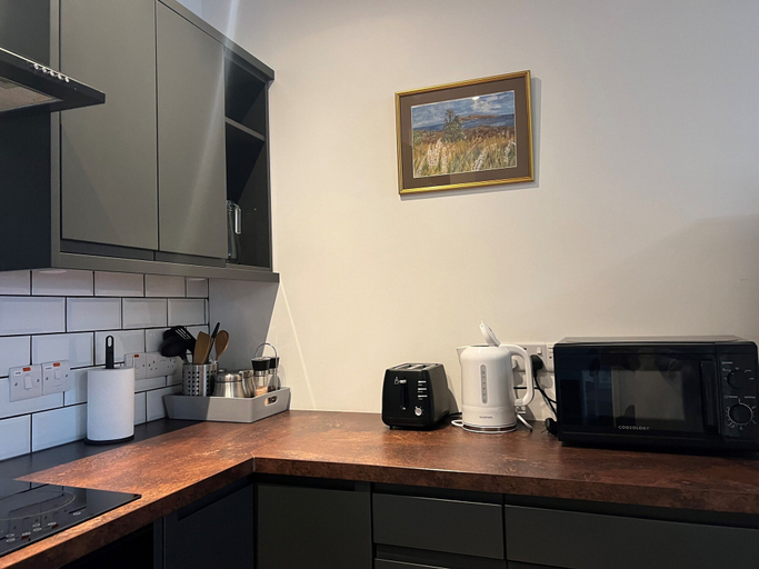 Others 5, Immaculate 2-bed Apartment Town Centre, Gloucestershire