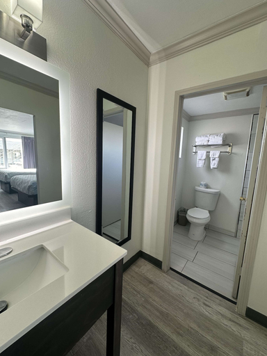 Bathroom 5, Signature Inn Winnemucca, Humboldt