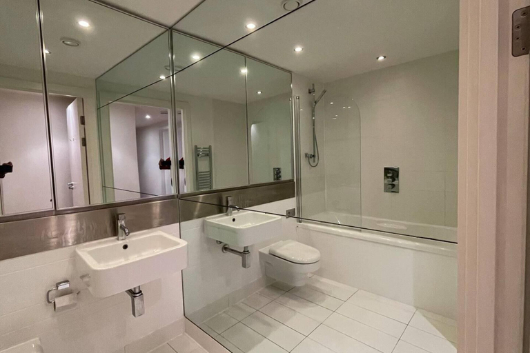 Bathroom 4, Stunning 1-bed Apartment in Salford, Manchester