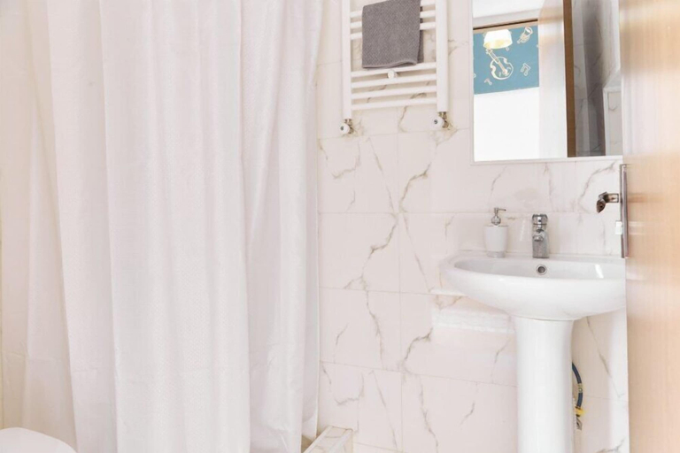 Bathroom 5, Moosica Hostel, Tbilisi