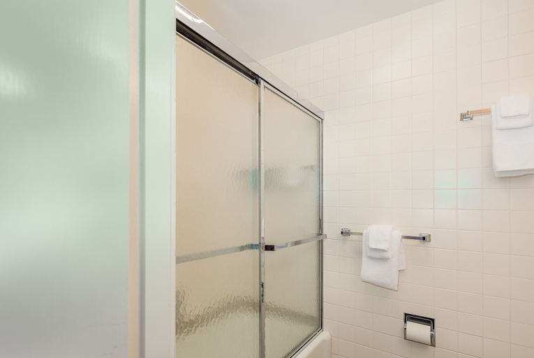 Bathroom 4, Classic Stowe Ski 3 Bedroom Chalet by RedAwning, Lamoille