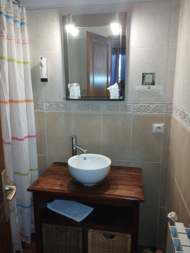 Bathroom, L'Esquielle, Gard