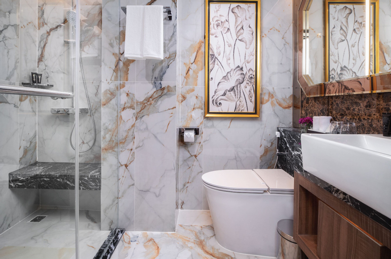 Bathroom 16