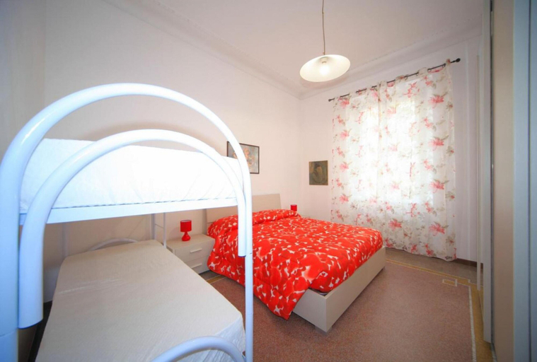 Bedroom 4, Hanbury 10 in Alassio, Savona