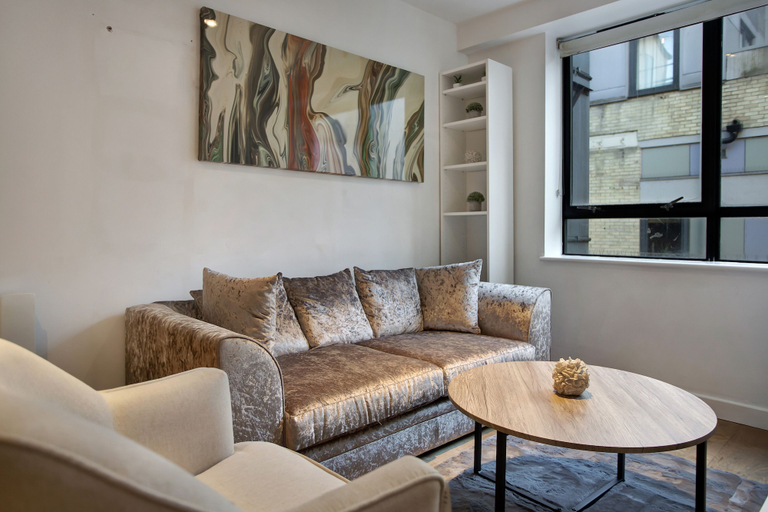 Others 3, 2-bed Apartment, Sleeps 4, Free Parking, London