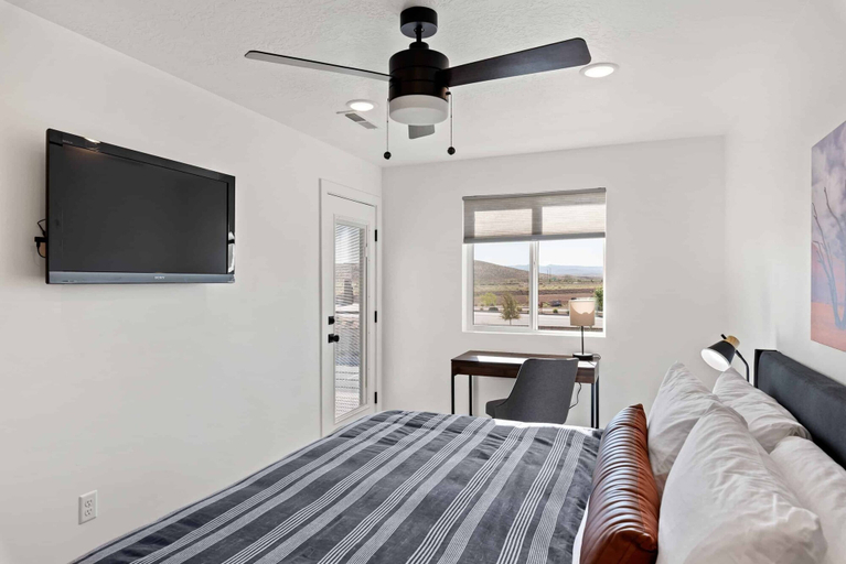Bedroom 3, Desert Lagoon #74 by RedAwning, Washington