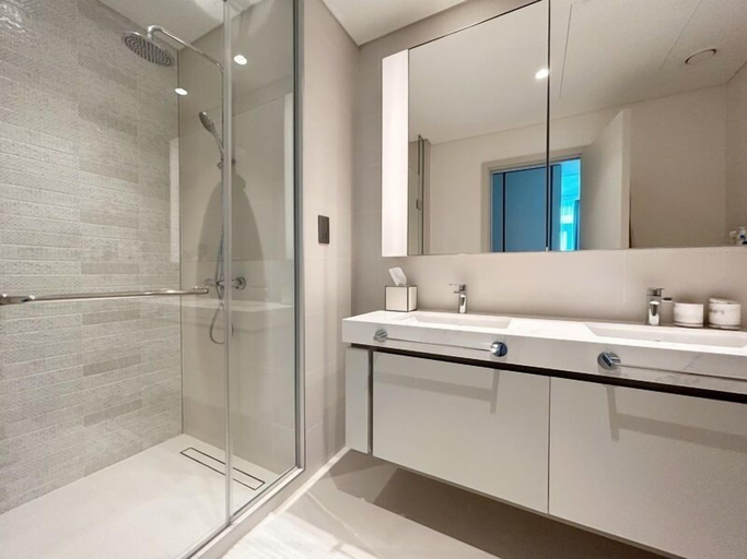 Bathroom 2, Bliss 1BR Haven with Stunning Sea Views, Dubai
