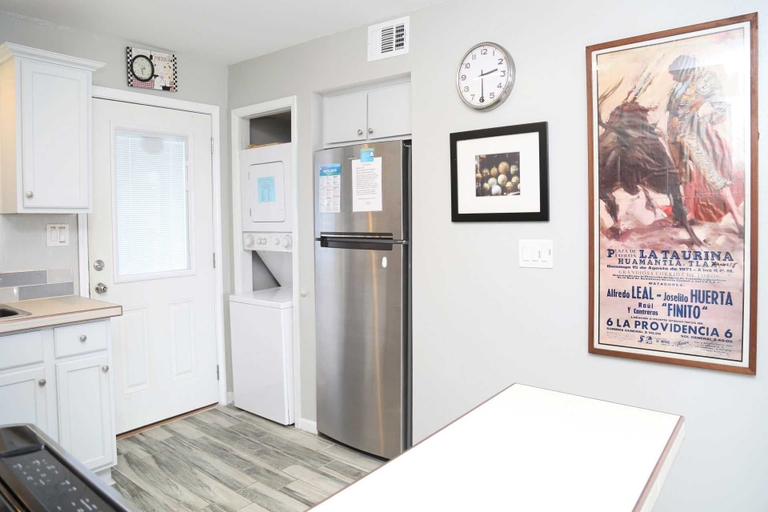 Private kitchen 5, Harbor House B4 2 Bedroom Condo by RedAwning, Baldwin