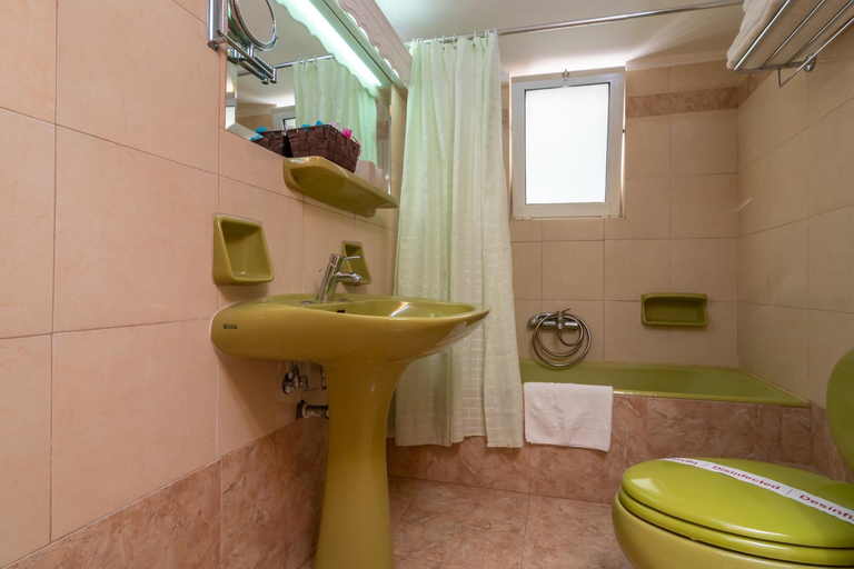 Bathroom 3, Hotel Elman, Crete