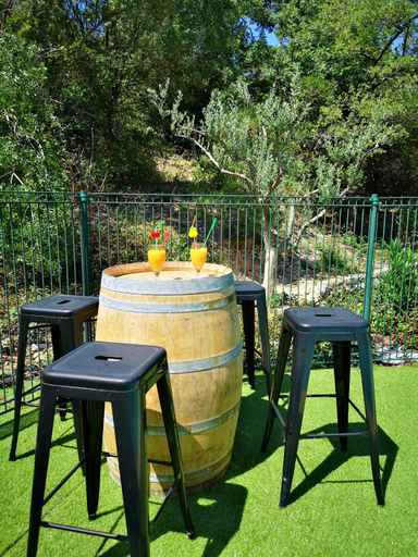 Others 5, Cabane des pachous, Var