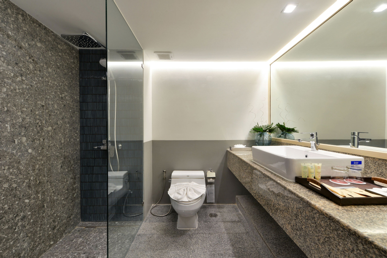 Bathroom 10