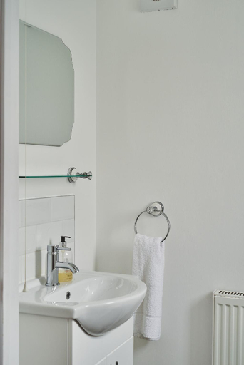 Bathroom 3, Oakey Cottage, Gloucestershire