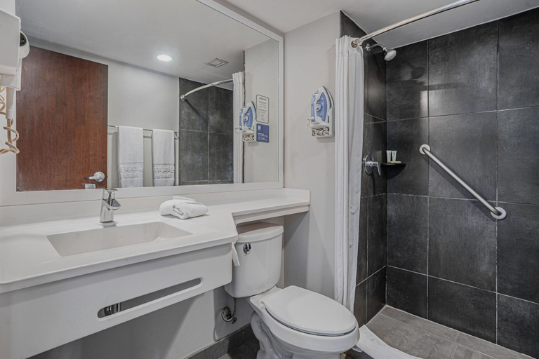 Bathroom 4, City Express By Marriott Durango, Durango