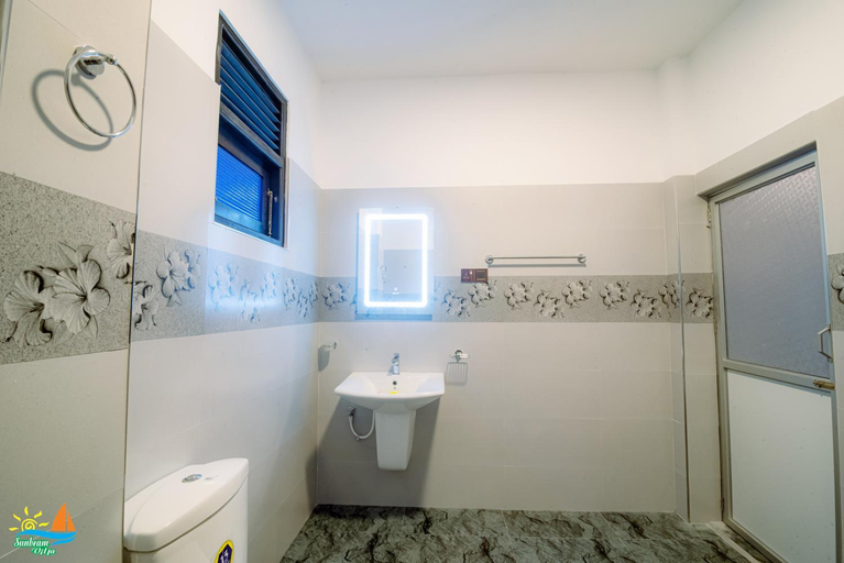Bathroom 2, Sunbeam Villa, Tangalle