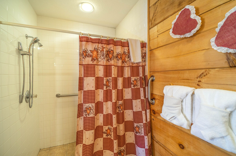 Bathroom 5, Er307- Eagle's View- Great Location- Close To Town 2 Bedroom Cabin by RedAwning, Sevier
