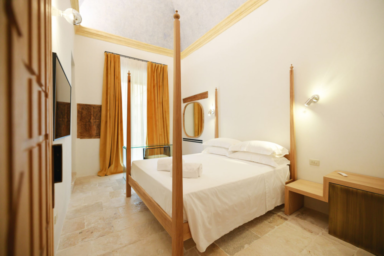 Bedroom 2, Bayit Charming Place, Bari
