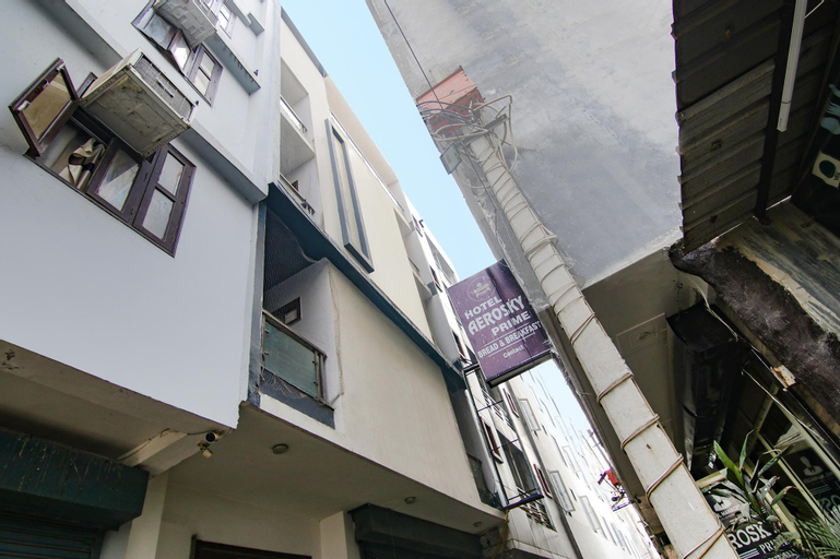 FabHotel Aerosky Inn - Nr. Yashobhoomi Convention Centre, West