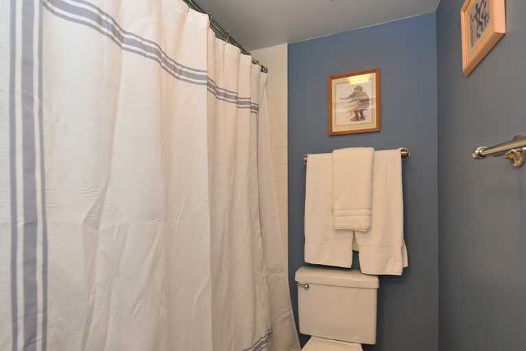 Bathroom 4, Valley Isle #1206 Studio Bedroom Condo by RedAwning, Maui