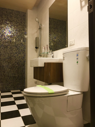 Bathroom 3, Mystery 13 B&B, Yilan
