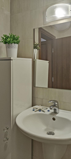 Bathroom 2, Chateau Del Mar Holiday Apartments, Nesebar