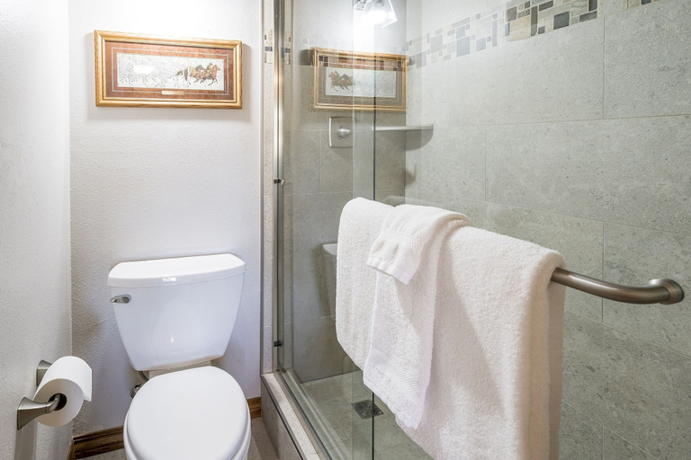 Bathroom 3, Phoenix 108 4 Bedroom Townhouse by RedAwning, Routt