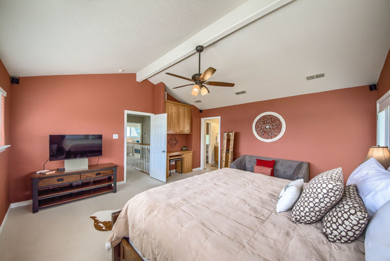 Room 5, Tranquility By The Shore Cl1105b 4 Bedroom Home by RedAwning, Comal