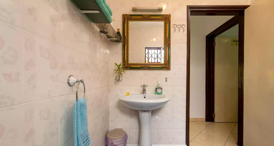 Bathroom 3, Two Bedroom Apartment - Chez Benoit self catering