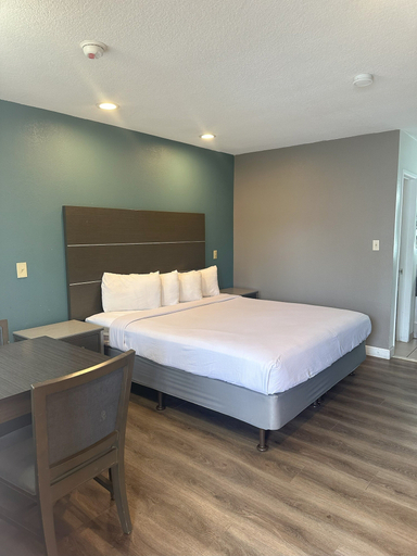 Bedroom 3, Hotel Palmeras Chula Vista, San Diego