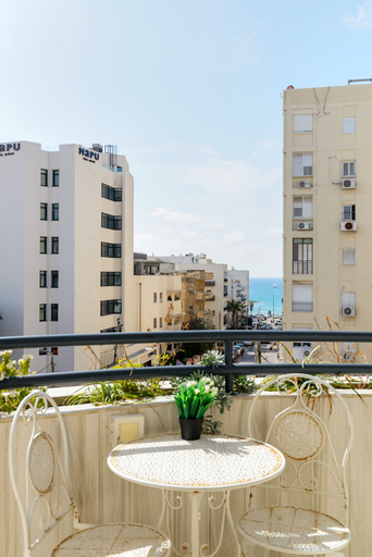 Others 3, Bauhaus 2BR with Sea View by FeelHome