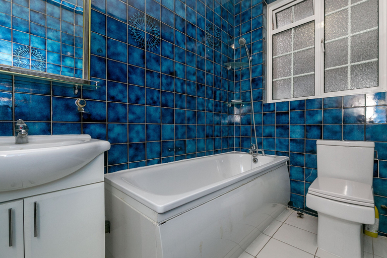 Bathroom 3, 1 Bed Flat Sleeps 3 - Wifi, Near City Centre, London