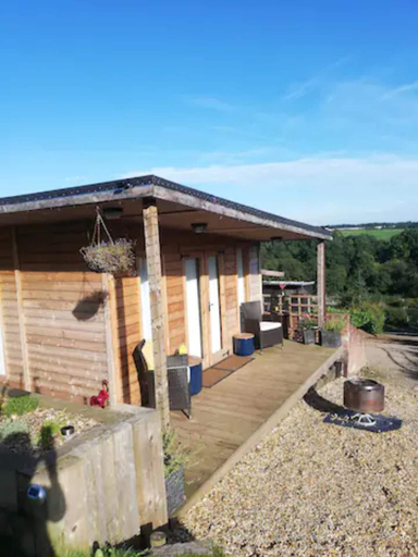 Others 5, Peaceful Cabin in Skegby -Sleeps2- Fire Pit, Nottinghamshire