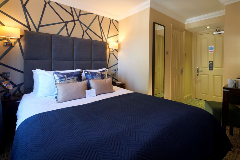 Bedroom 2, Mandolay Hotel Guildford, Surrey
