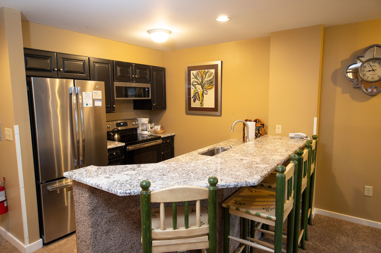 Mountain Lodge At Okemo-1br Newly Renovated 1 Bedroom Condo by RedAwning, Windsor