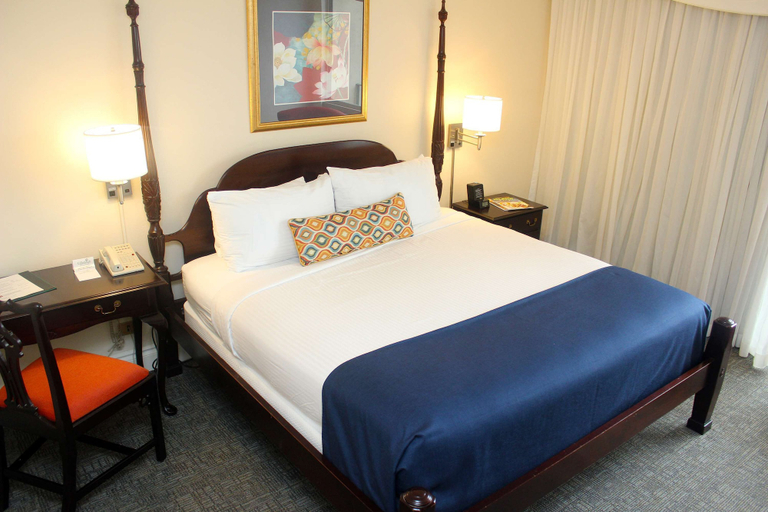 Bedroom 4, The Courtleigh Hotel and Suites