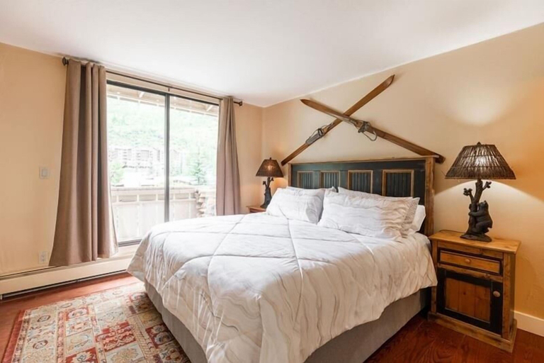 Room 5, Scorpio Condos with Magnificent Vail Mountain Views by RedAwning, Eagle