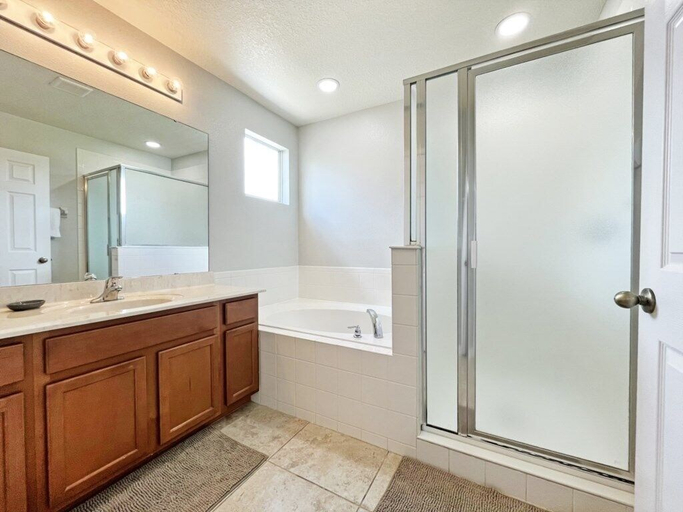 Bathroom 3, American Dream 6 Bedroom Home by RedAwning, Osceola