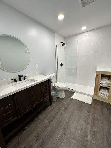 Bathroom, Green Coast Lodge, Skeena-Queen Charlotte