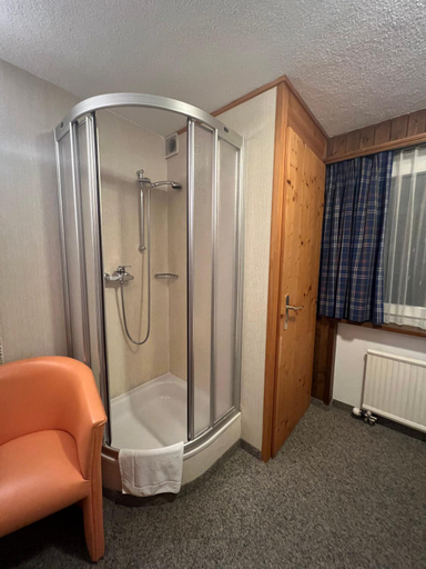 Others 2, Romantic Room with private bathroom, Prättigau/Davos